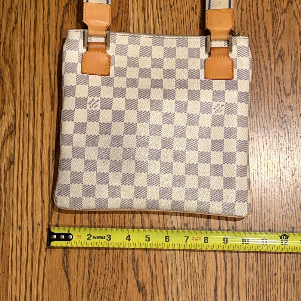 Louie Vuitton Purse - Picture 8 of 11